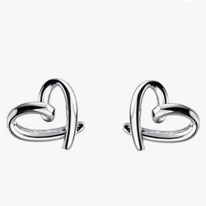 New Stunning Silver Heart Studs!💞